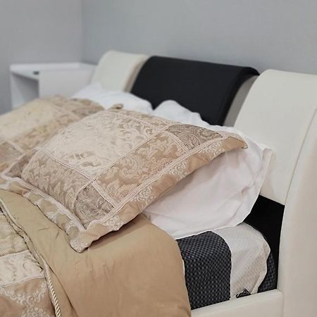 Falstaff Home โตรอนโต ภายนอก รูปภาพ