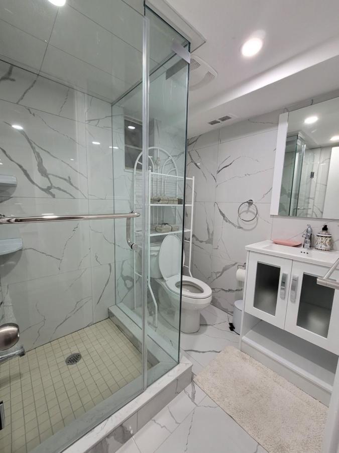Falstaff Home โตรอนโต ภายนอก รูปภาพ