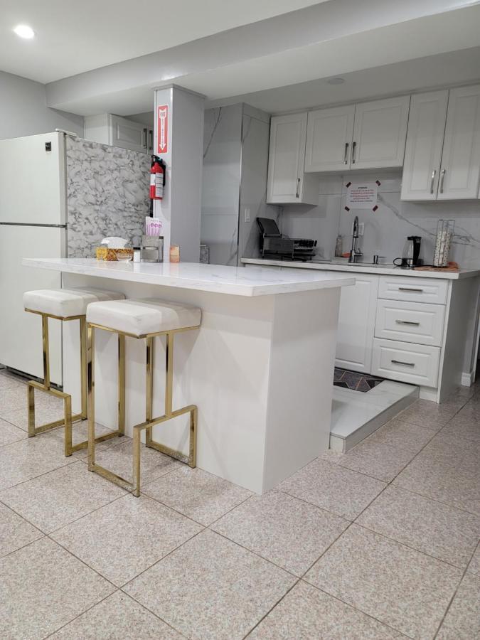 Falstaff Home โตรอนโต ภายนอก รูปภาพ