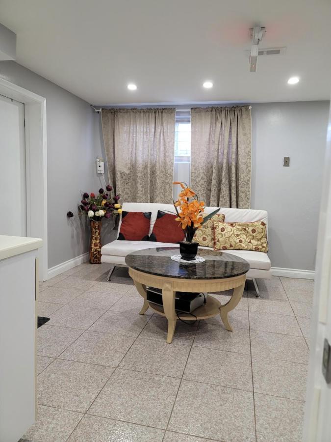 Falstaff Home โตรอนโต ภายนอก รูปภาพ